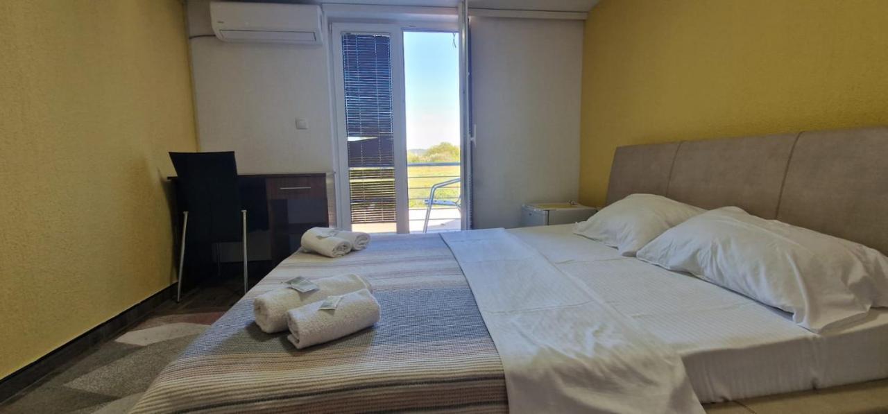 Bed and Breakfast Prestige Paraćin Exteriér fotografie